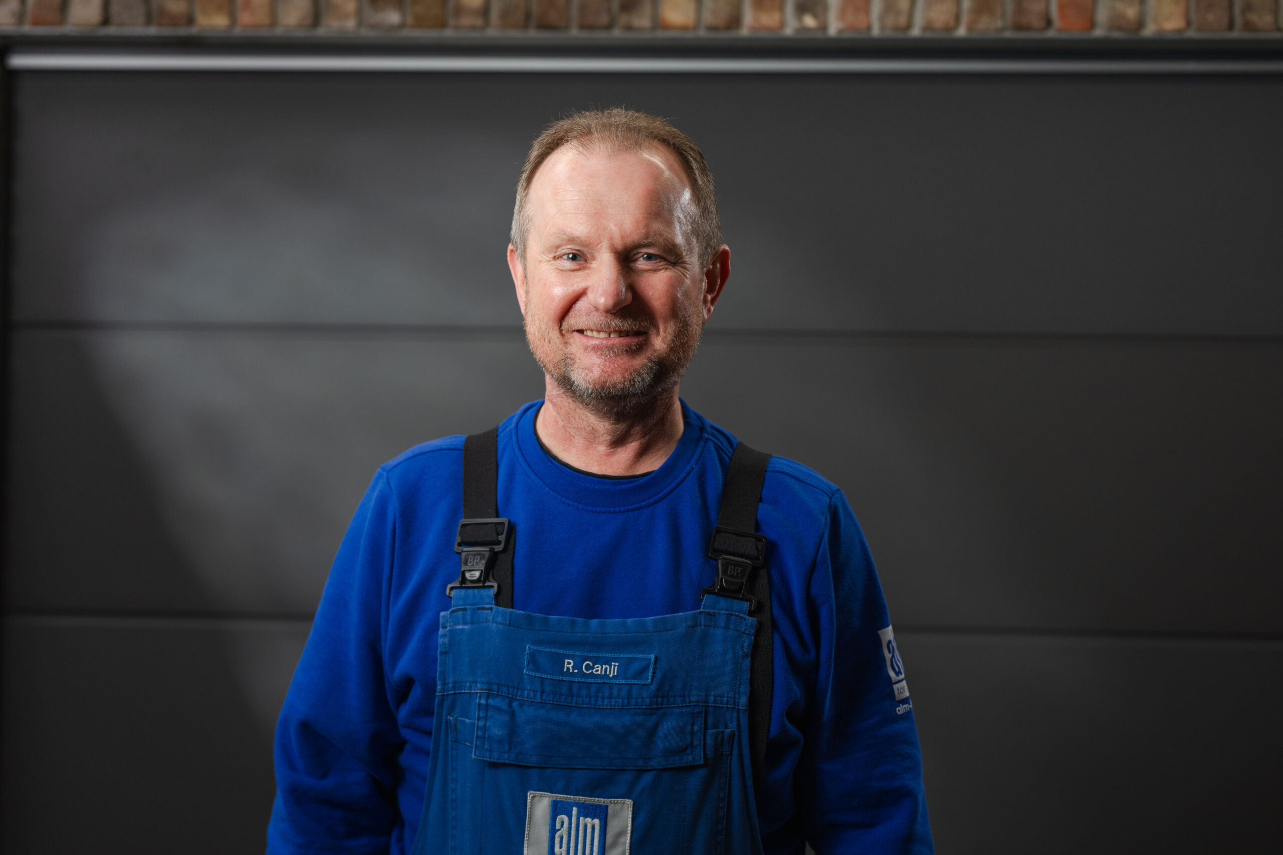 Robert Canji, Servicemonteur und geprüfter Sachkundiger bei alm-Tor